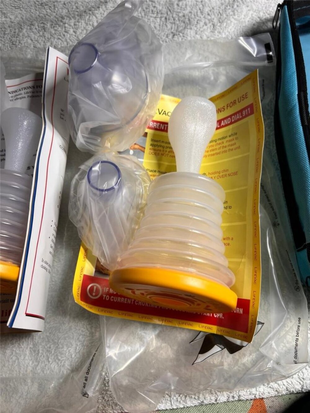LifeVac Blue Travel Kit 2 Pack - Portable Suction Device NEW - Picture 3 of 10